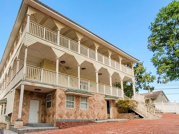 2nd image of 209 E Hagen St #4