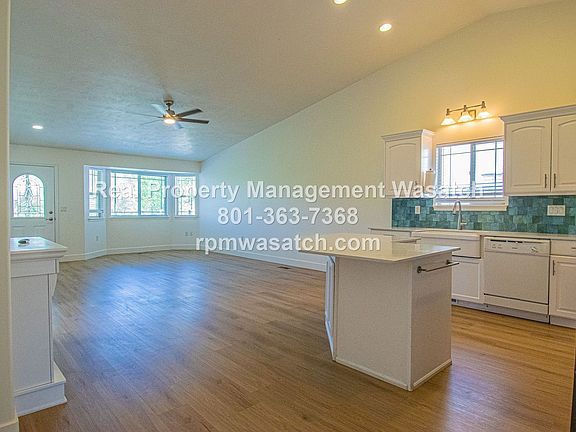 4th image of 25 Club House Dr