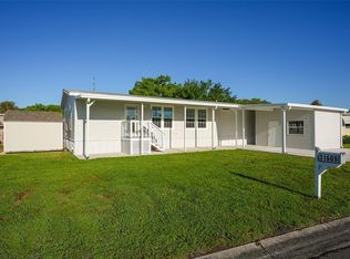 31609 Terrace Dr, Tavares, FL 32778