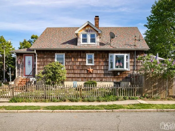 33 James St, South River, NJ 08882