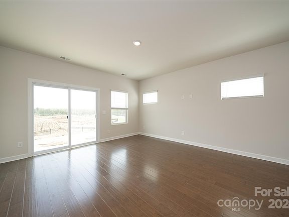 4th image of 505 Olympia Way #59