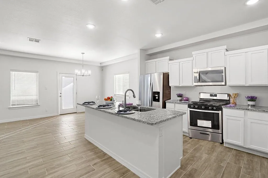 12816 Linstead Ave — Photo 1