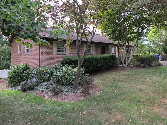 2nd image of 220 Highview Dr
