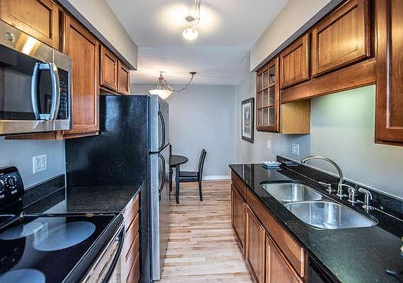 4th image of 2727 43rd St W #202