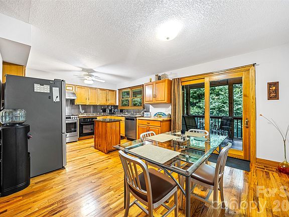 3rd image of 464 Governors View Rd