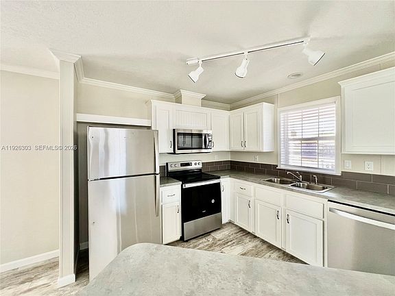 4th image of 3210 Royal Palm Ct