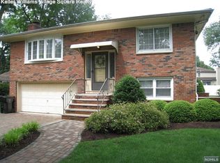 283 Midwood Rd, Paramus, NJ 07652