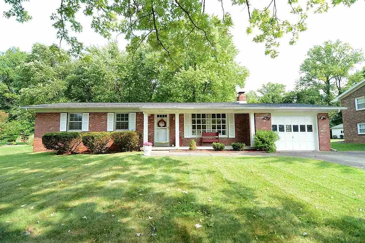 8209 Pine Creek Dr photo 1