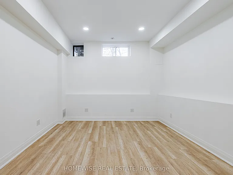 11 Craig Cres #LOWER — Photo 10