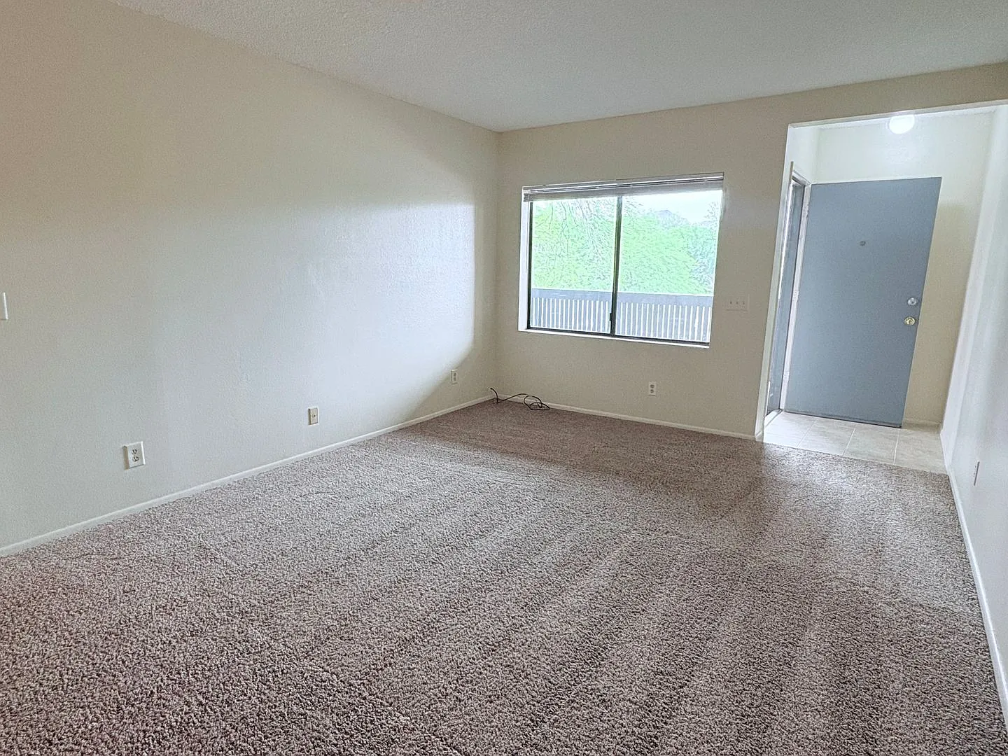 Lovely 2 Bedroom Condominium **Move In Special 1/2 Off First Months Rents** — Photo 1