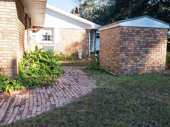 2nd image of 543 SW Rose Creek Dr