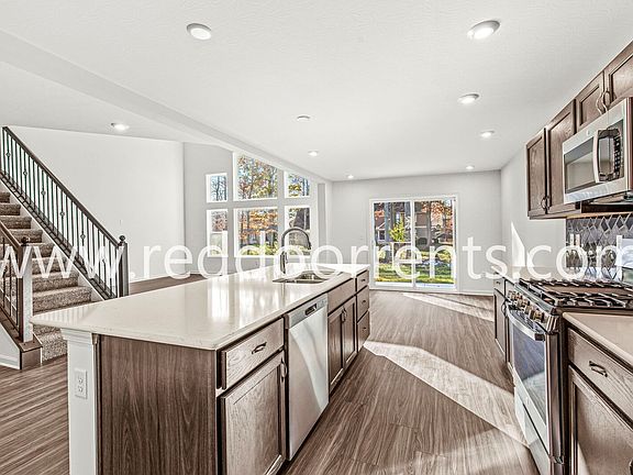 3rd image of 6903 Oakdale Ln