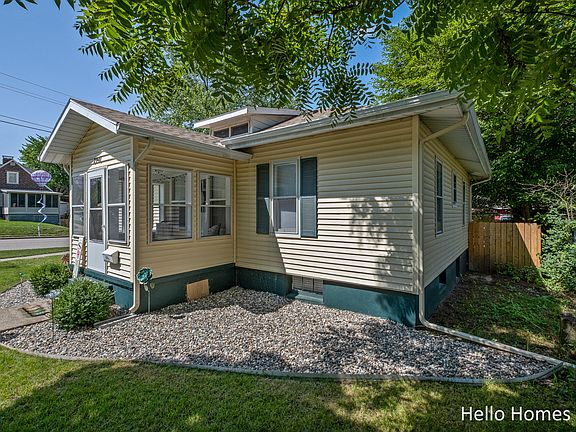 2nd image of 2941 Sanford Ave SW