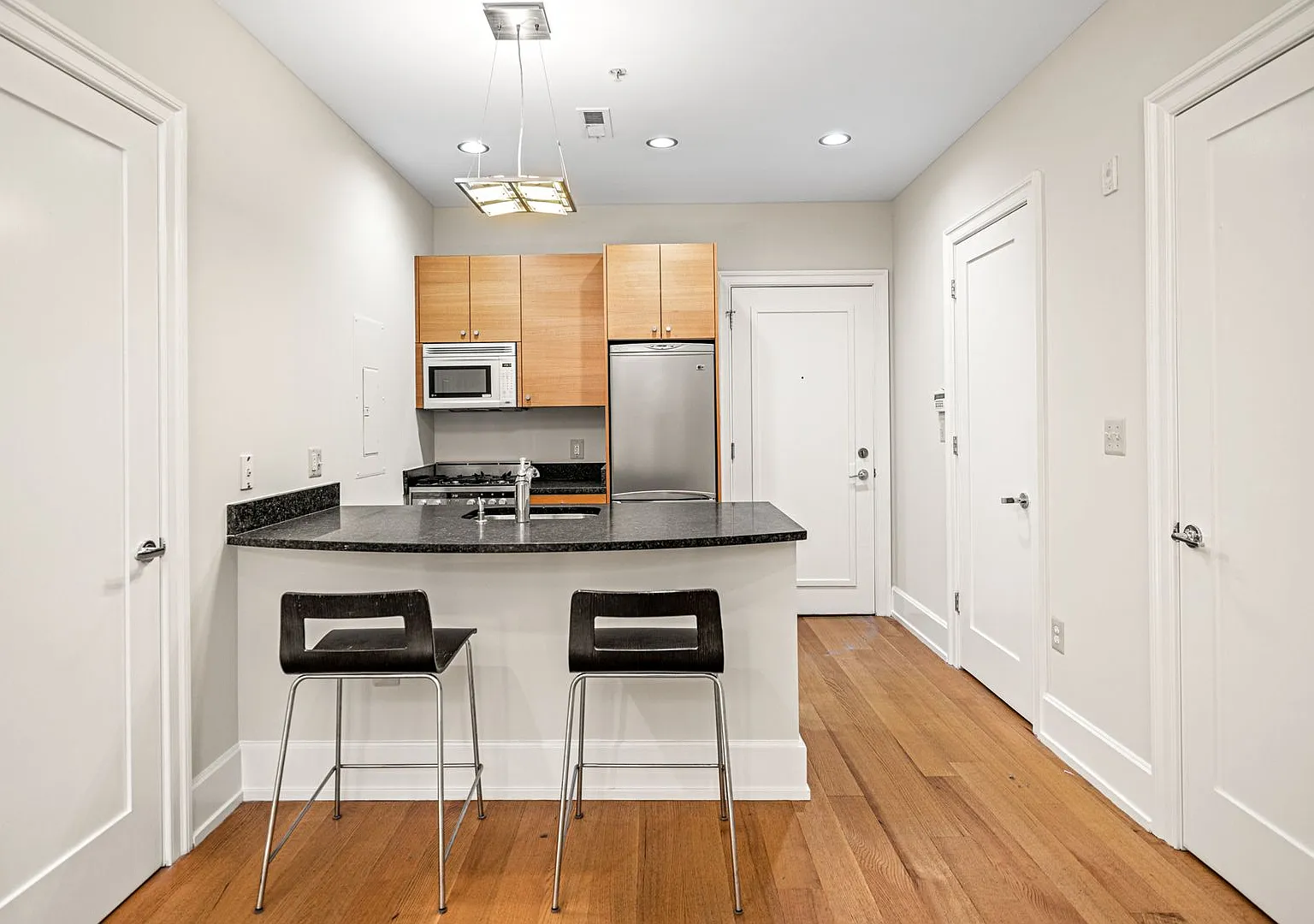 Georgetown Condo | 1 Bed | 1 Bath | 490 Sf — Photo 4
