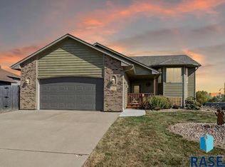 704 S Shebal Ave, Harrisburg, SD 57032