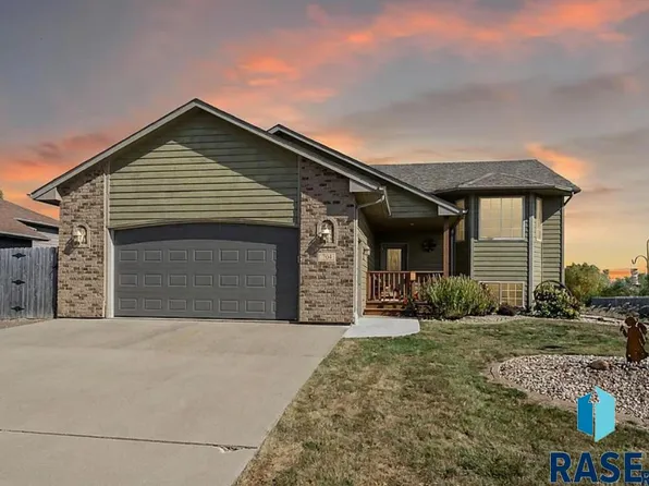 704 S Shebal Ave, Harrisburg, SD 57032