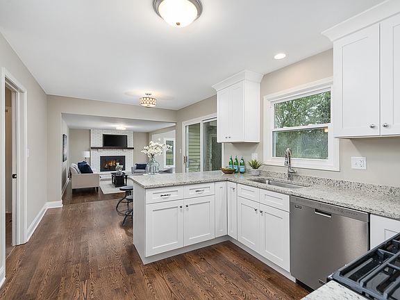2nd image of 1325 Goldenrod Dr