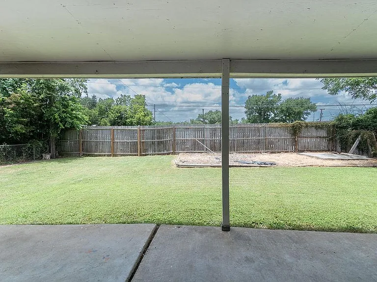 1515 Glenmeadows Dr — Photo 22