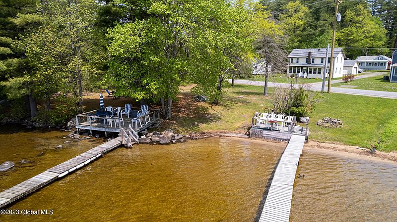 3rd image of 203 E Shore Rd W