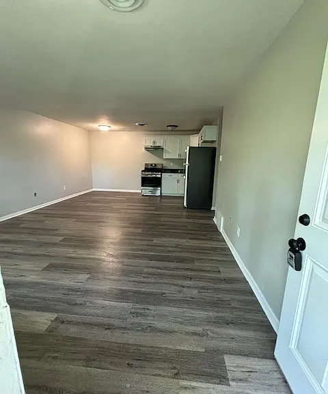 5915-33 Juniper Avenue - 5925 — Photo 3