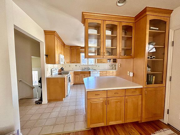 3rd image of 2022 E Sunnyside Ave