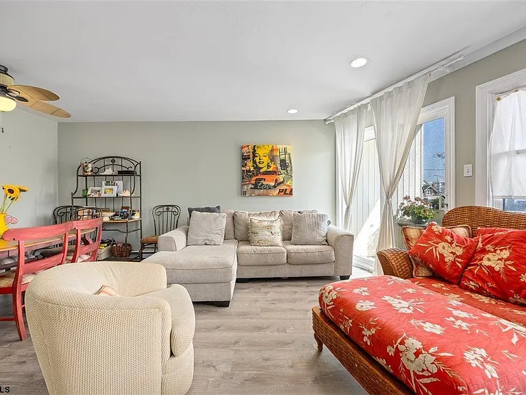 2707 Ventnor Ave #B — Photo 2