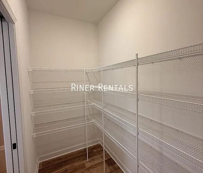 1327 Derby Dr — Photo 9