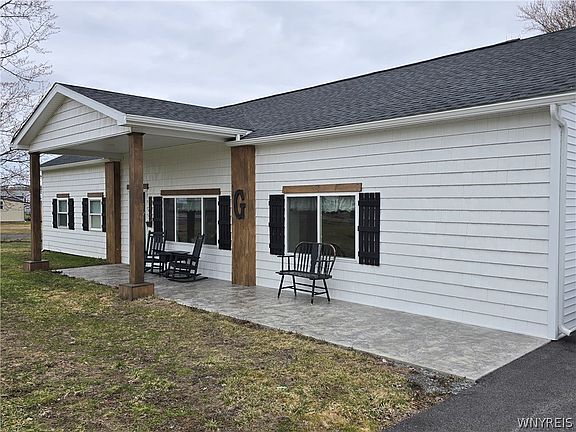 2nd image of 2295 Quaker Rd