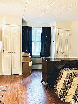 3rd image of 999 Forest Ave APT 1B