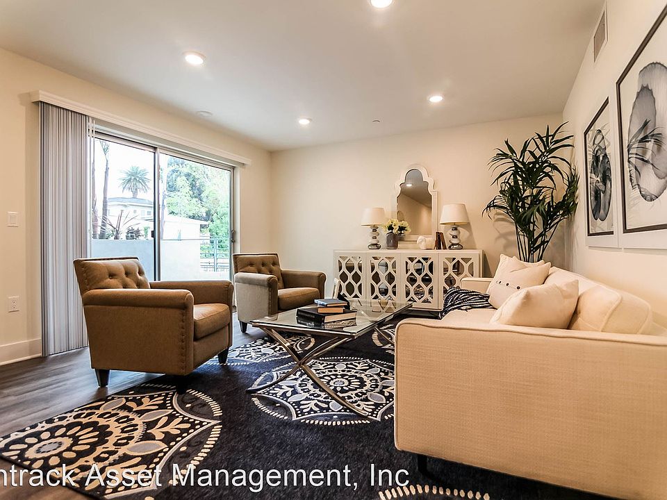1st image of 5026 Rosewood Ave #502