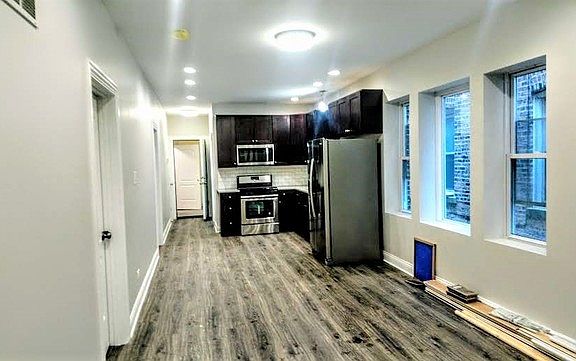 4th image of 8107 S South Shore Dr #1