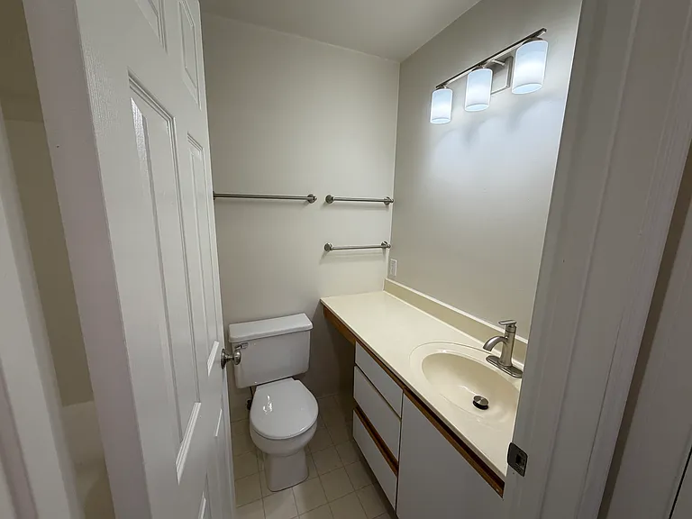 4 Hartwell Ct #10 — Photo 16