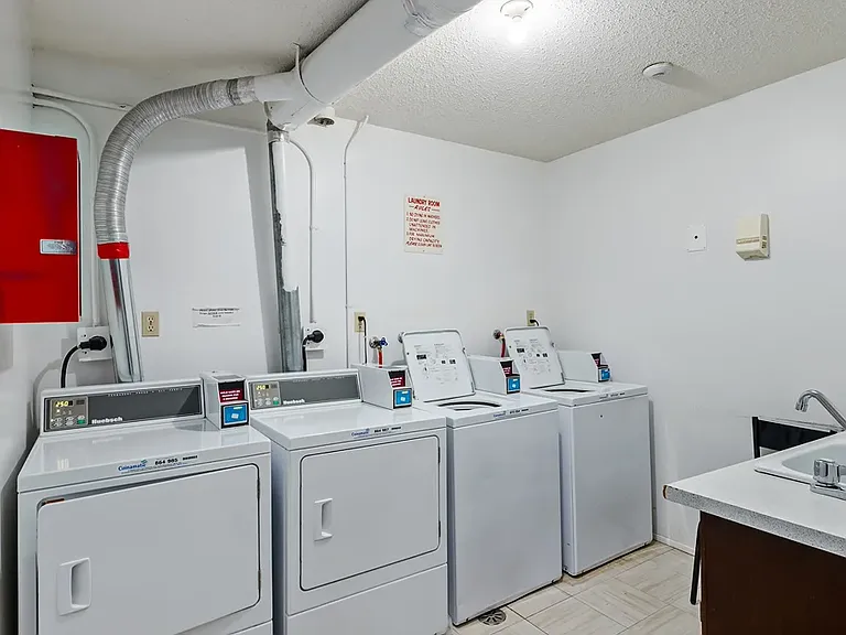 20 Berkeley Pl W — Photo 10