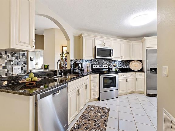 3rd image of 730 High Vista Dr