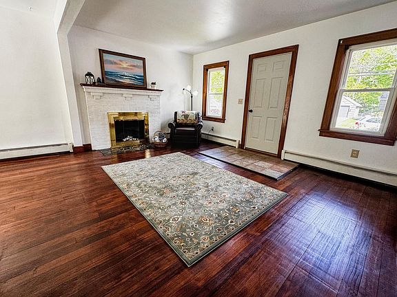 3rd image of 935 Gage Street