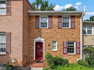 213 Commons Dr NW, Vienna, VA 22180