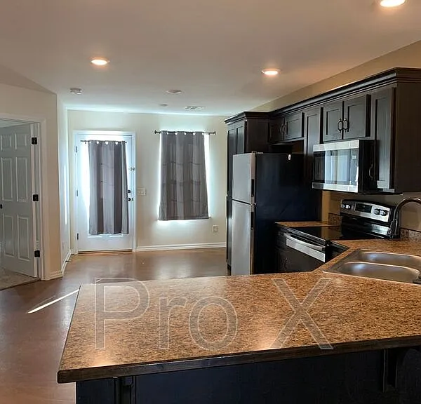 612 Easton Dr #B — Photo 4