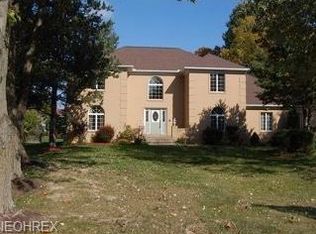 100 Squires Ct, Canfield, OH