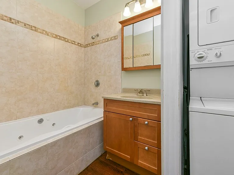 627 E 6th St #3 — Photo 14
