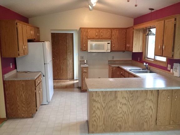 5th image of 9336 Loch Lomond Ln N