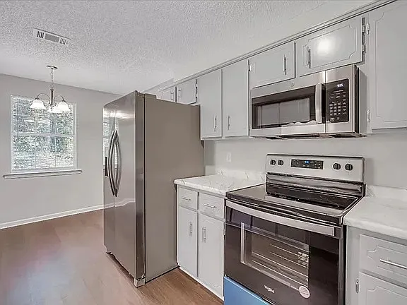 105 NE Shayna Dr — Photo 3