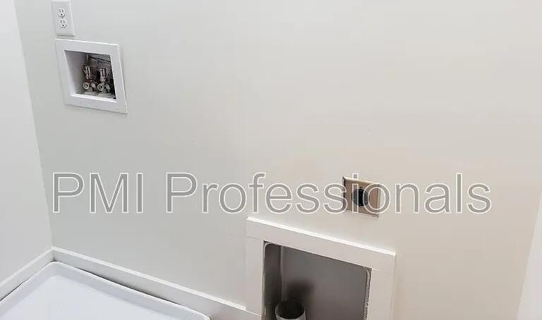 215 Eisenhower Dr #A — Photo 12