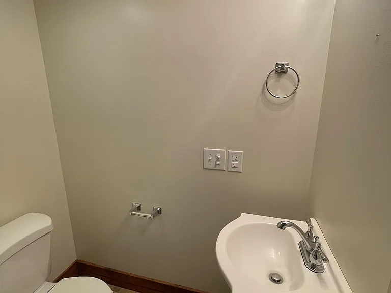 118 Northwestern Ave — Photo 18