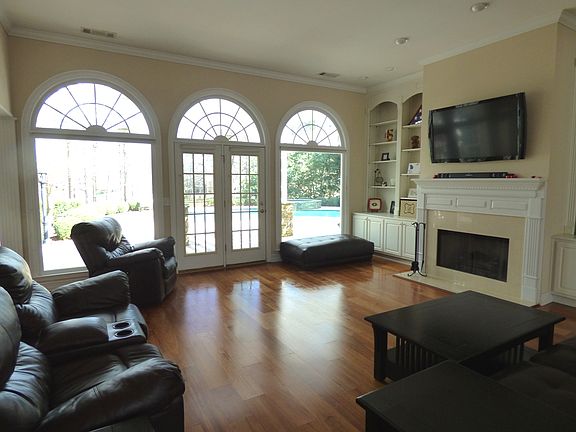 3rd image of 4216 Edgeworth Dr