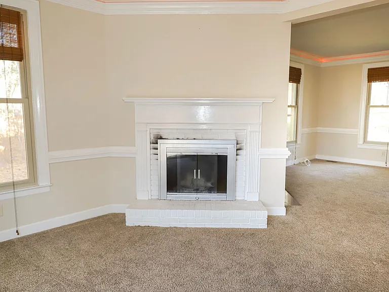 809 Houndslake Dr — Photo 32