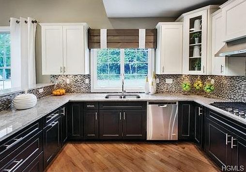 1st image of 9 Deforest Dr
