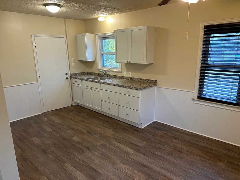 7517 Sterling St — Photo 2