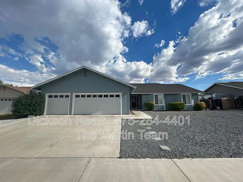 4 bed, 2.0 bath, 2214 sqft, $2,595 — Photo 3