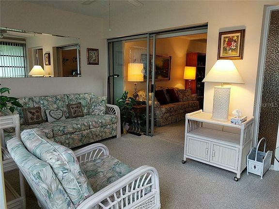 3rd image of 2828 Sherbrooke Ln APT A