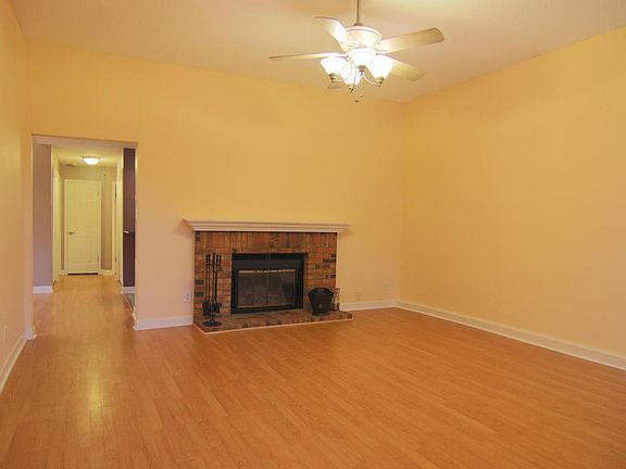 3rd image of 7652 Chatham Cir